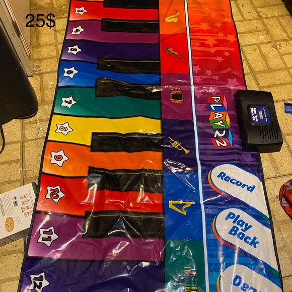 Big floor piano, paid over 80$ for it. Took out of box, never played with. - Picture 1 of 2